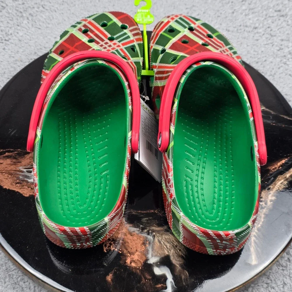 Crocs Baya Holiday Plaid‎ Clog Mens 12 Red Green Christmas Tartan 210752-310 NEW
